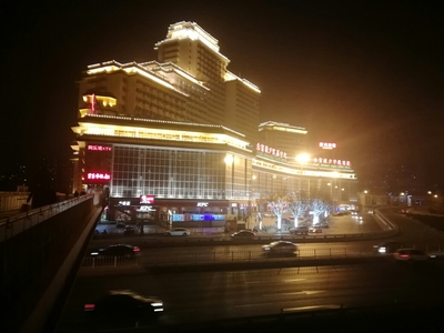 北京海淀區(qū)城鄉(xiāng)貿(mào)易中心夜景隨手拍。