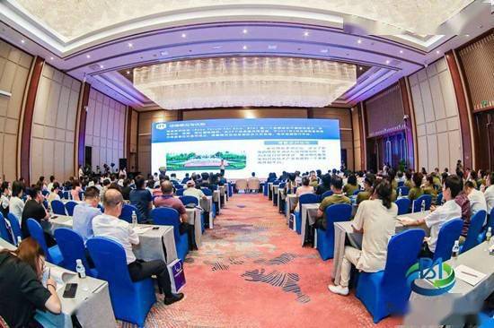 自由貿(mào)易港的發(fā)展 新機(jī)遇 2020博鰲旅游發(fā)展論壇暨旅游商品博覽會 在海南開幕